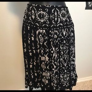 Black and white dress barn petite skirt size small